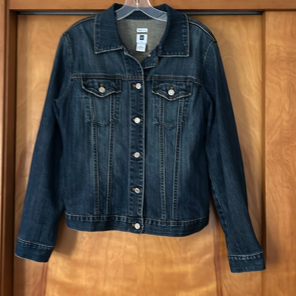Gap jean jacket, lightly warn, dark distressed wash, denim stretch, so comfy!